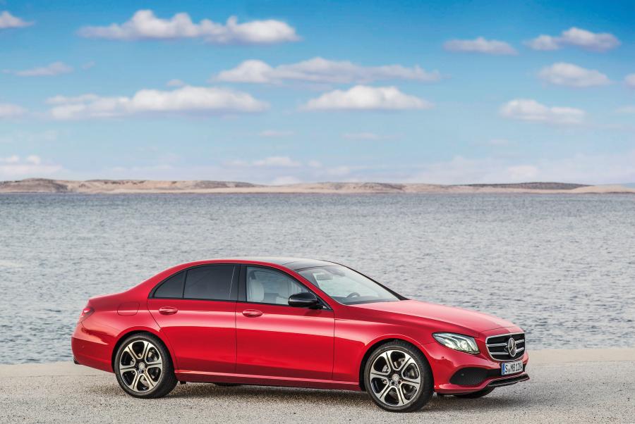  Mercedes-Benz E220d Avantgarde Line 2016 года  (фото 2 из 18)